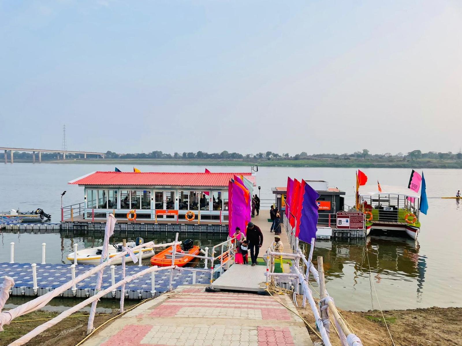 Holidayy Inn Prayagraj Ngoại thất bức ảnh